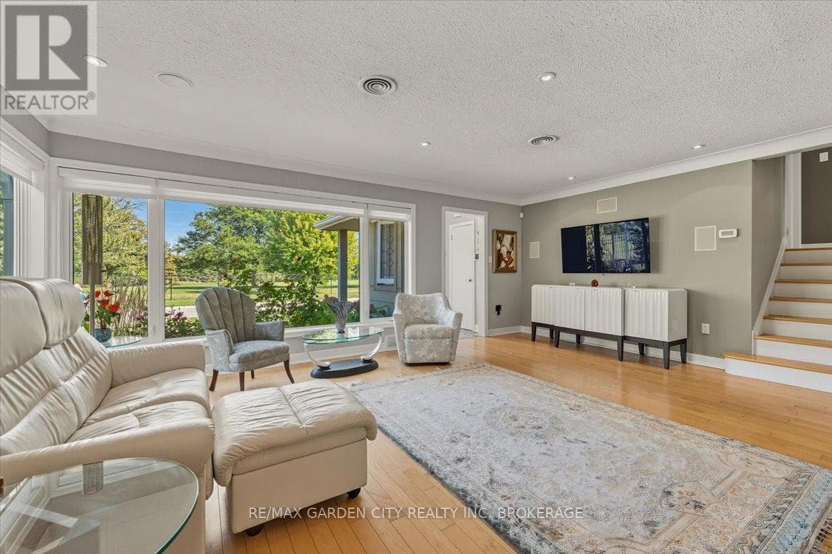 112 RIVERDALE DRIVE photo 3