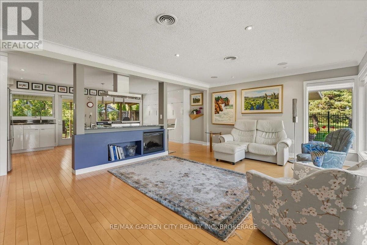 112 RIVERDALE DRIVE photo 5