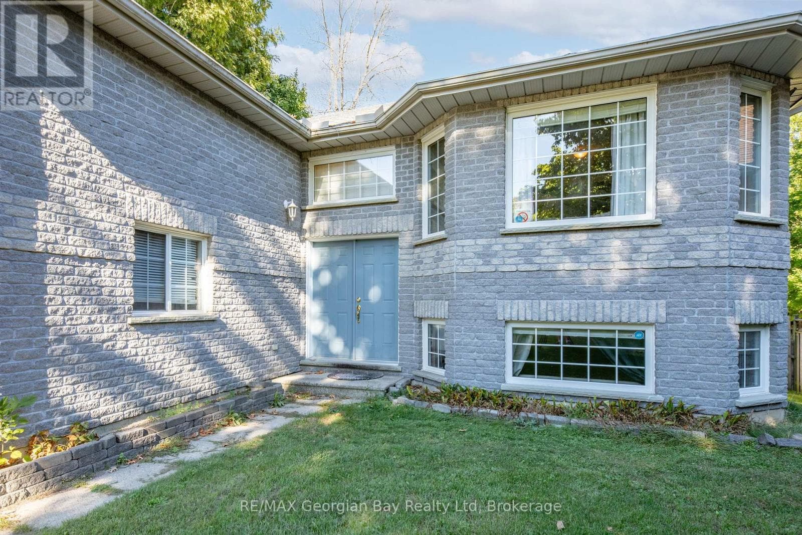 477 ALBERT STREET photo 2