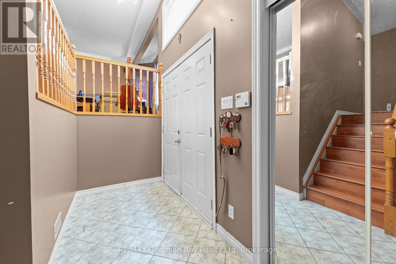 477 ALBERT STREET photo 3