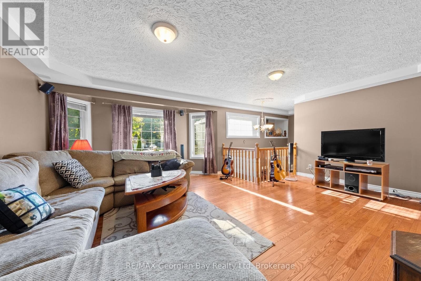 477 ALBERT STREET photo 5