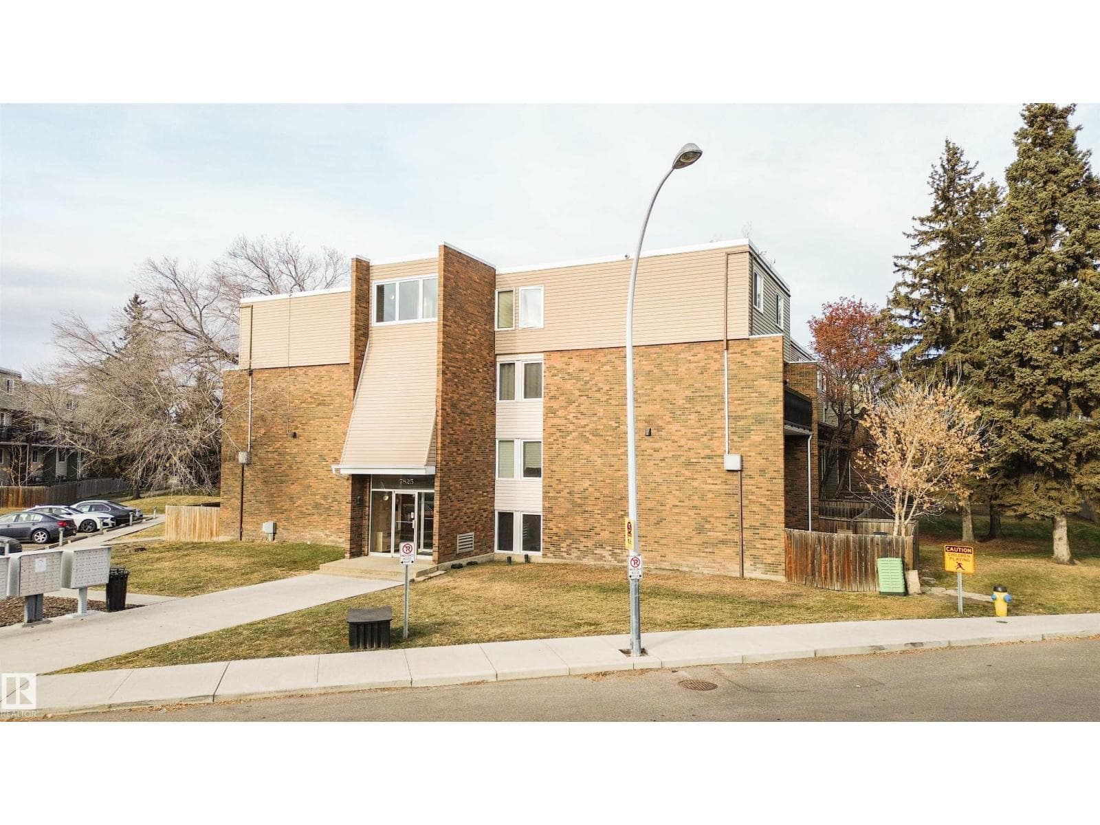 7825 159 ST NW photo 4