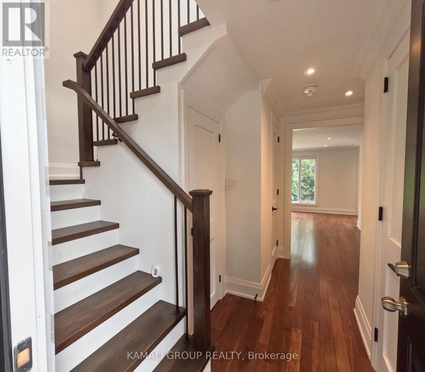 77 HOVE STREET E photo 4