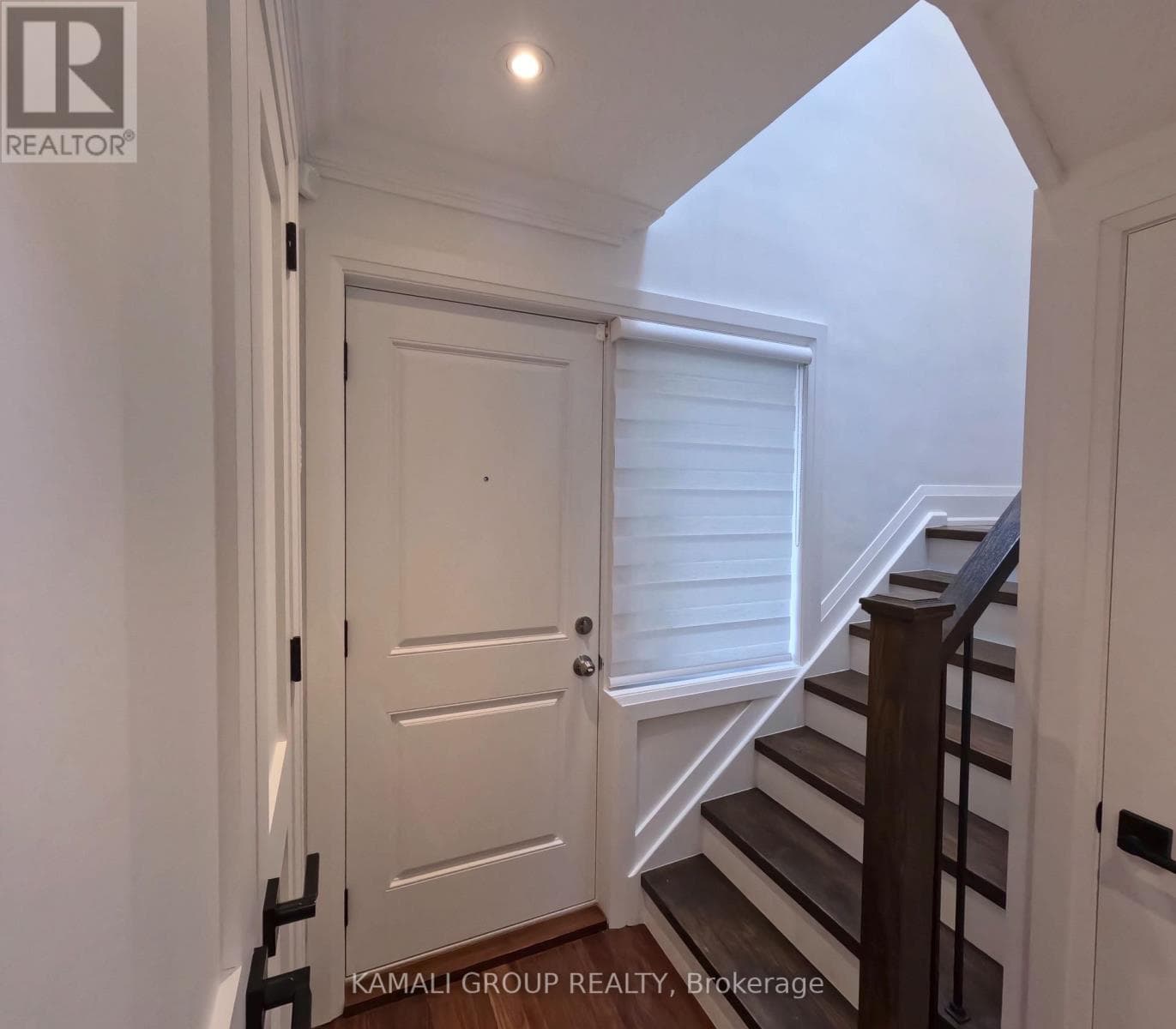 77 HOVE STREET E photo 5