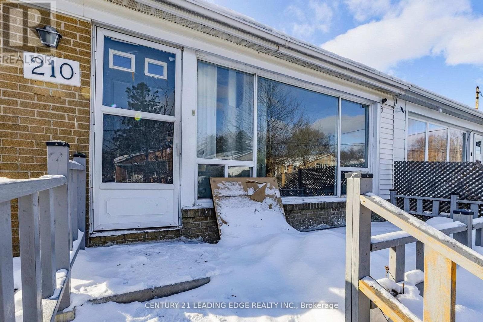 210 LINDEN AVENUE photo 3