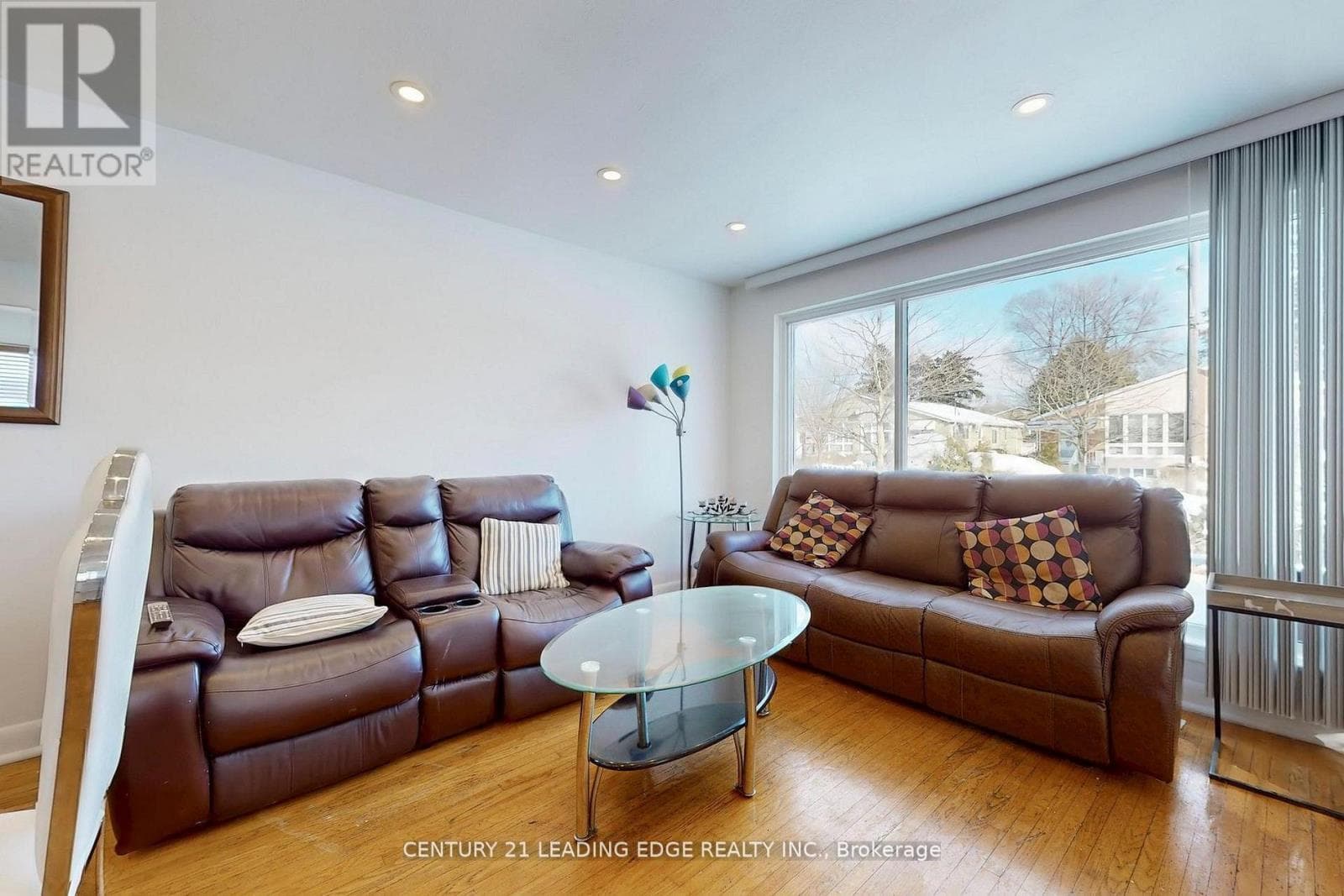 210 LINDEN AVENUE photo 4