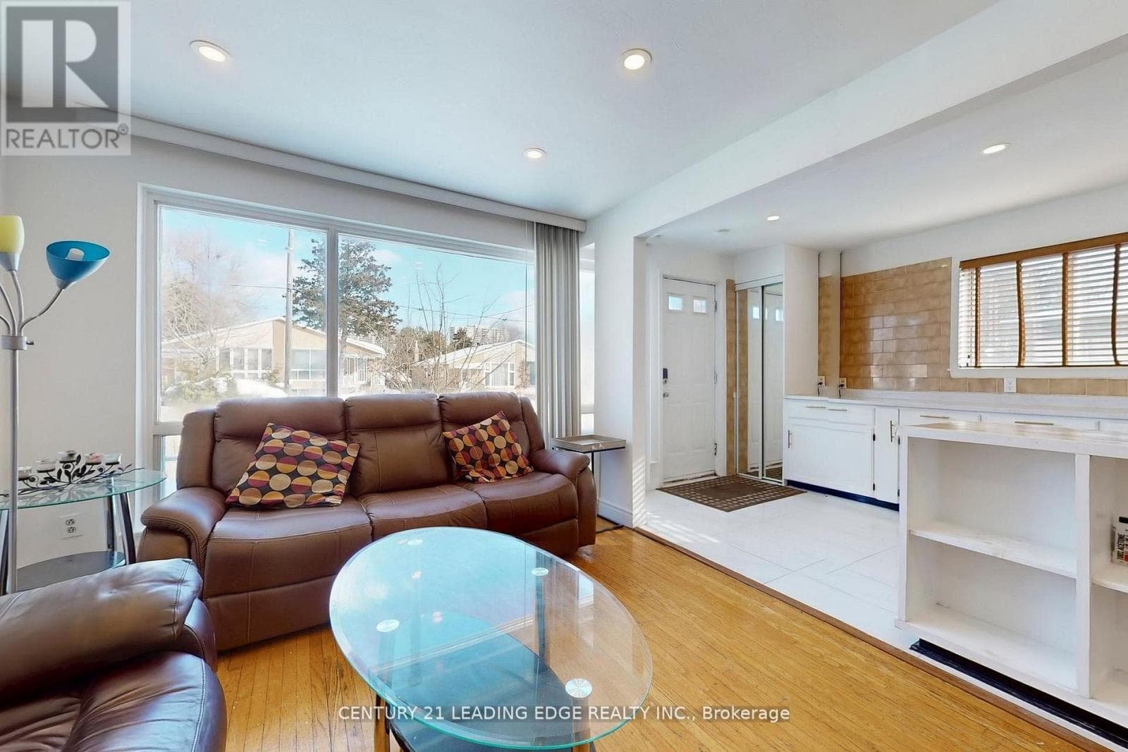 210 LINDEN AVENUE photo 5