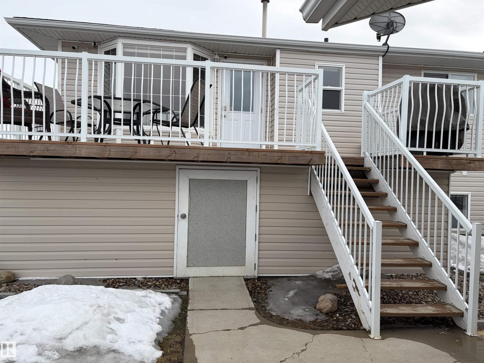 3711 42 Ave photo 2