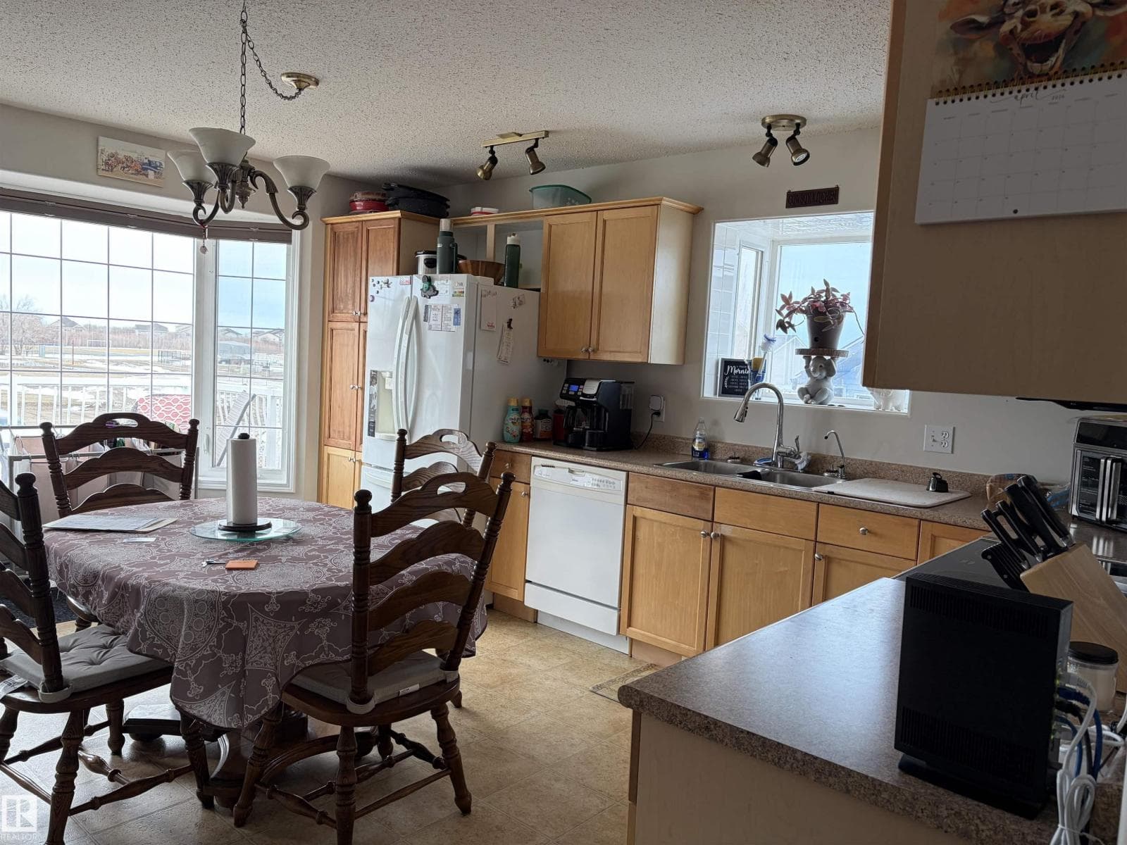 3711 42 Ave photo 5