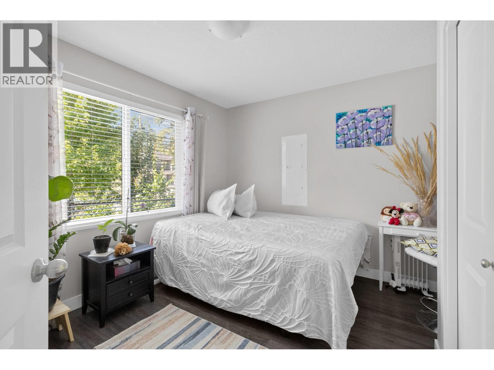 690 Muir Road photo 5