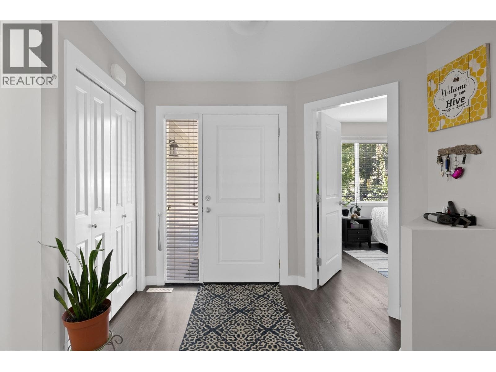 690 Muir Road photo 3