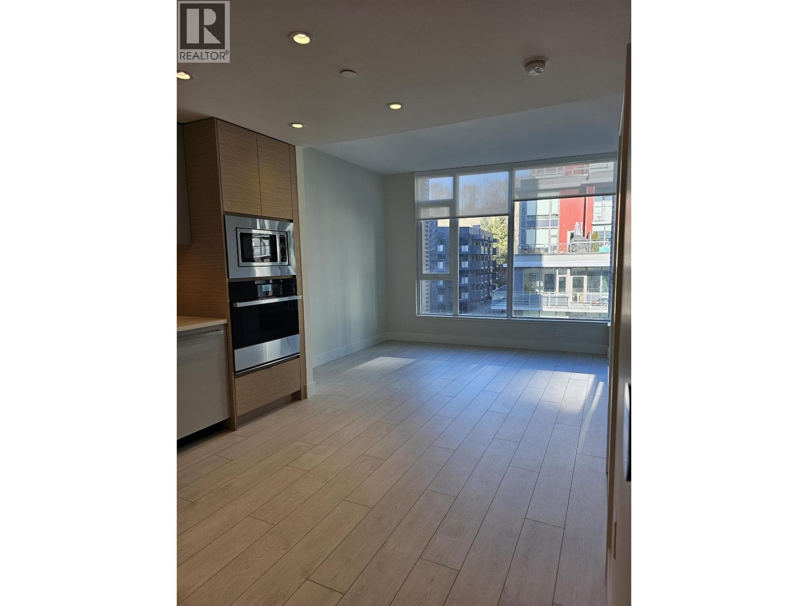 1 bed 1 bath single family at 616 3438 SAWMILL CRESCENT — $529,000