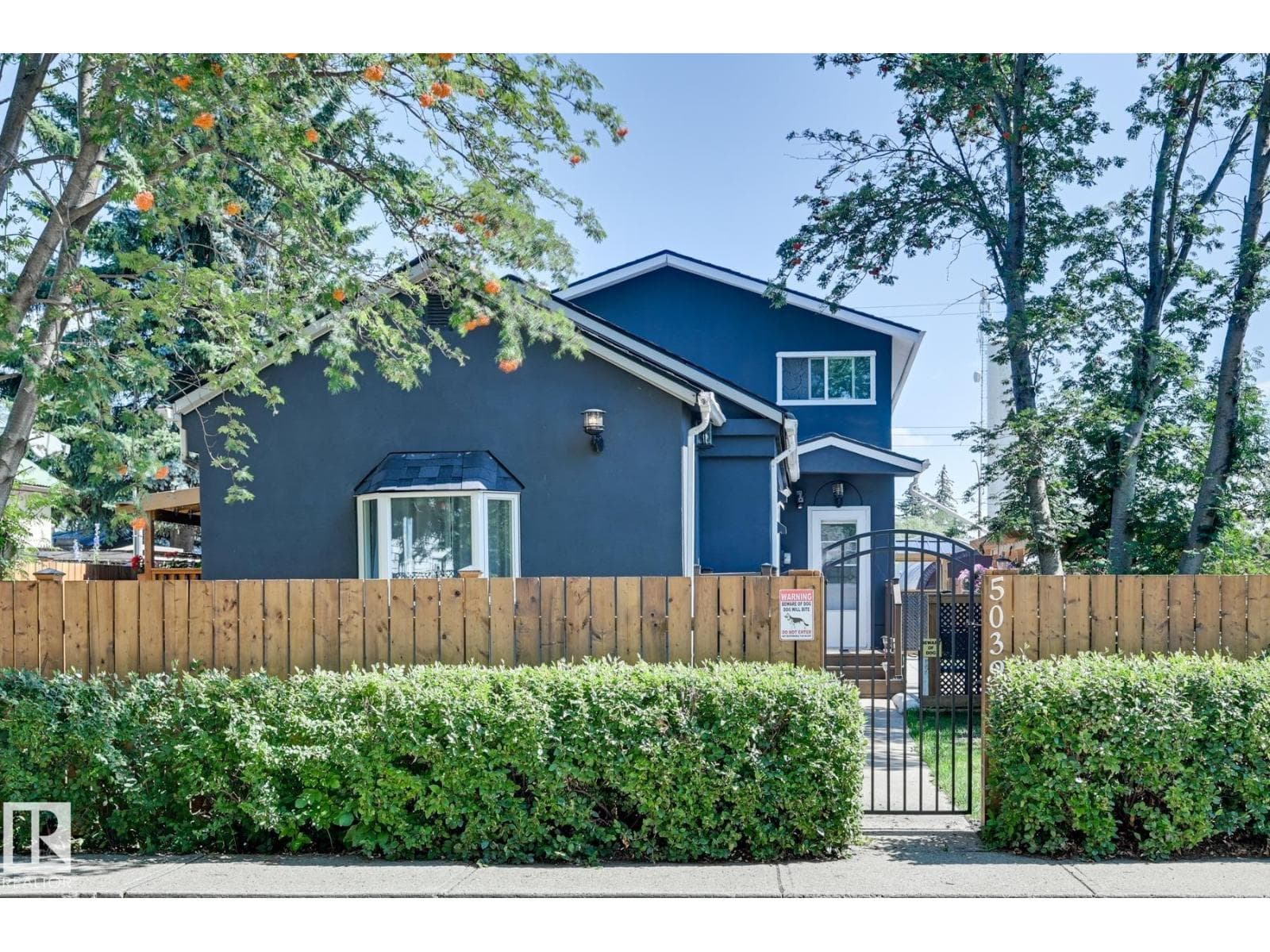 5039 52 ST photo 2