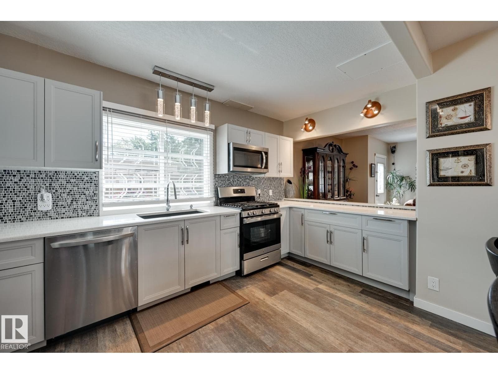 5039 52 ST photo 5