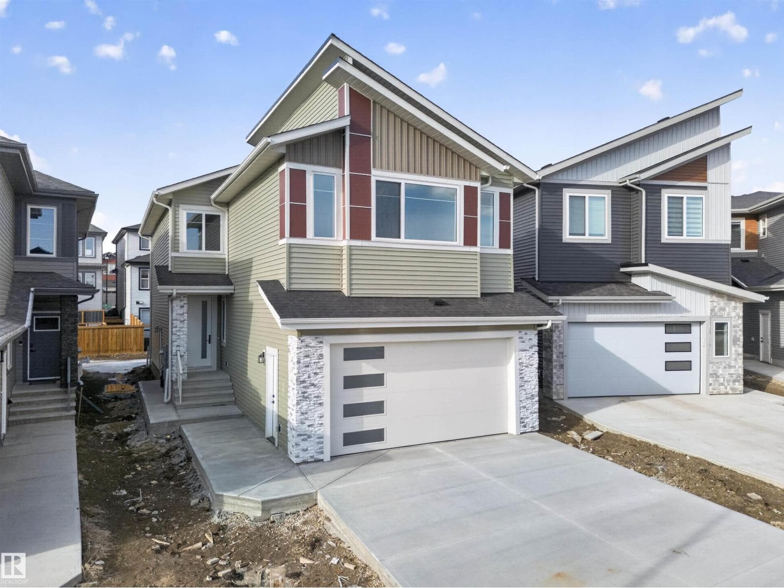 3906 41 AV photo 2
