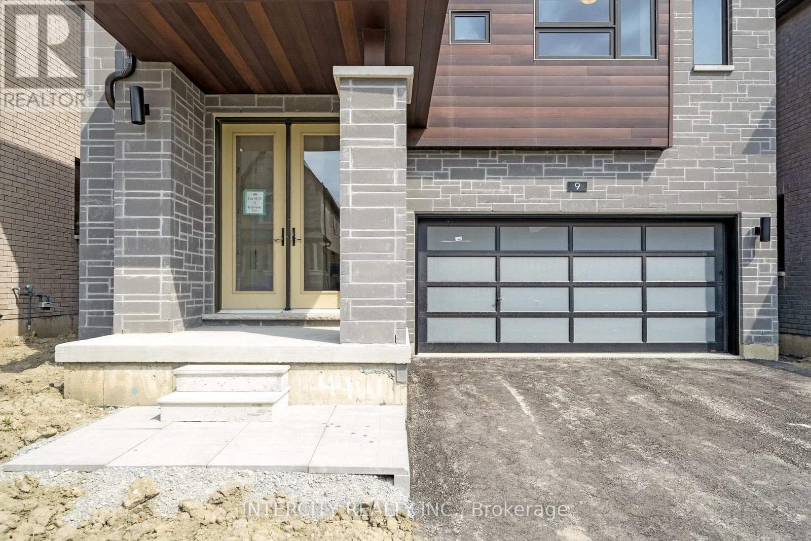 9 KEYWORTH CRESCENT photo 2