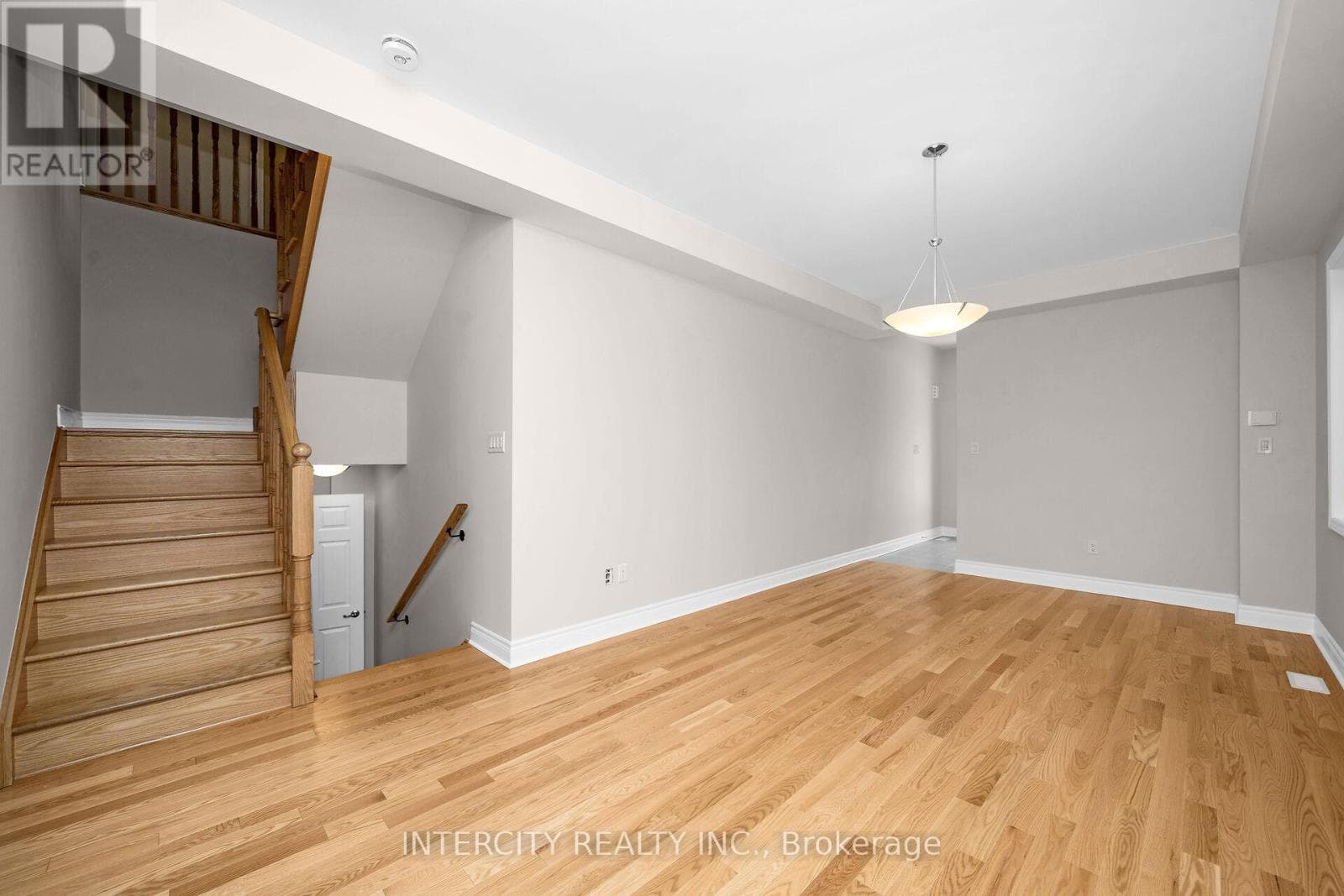 9 KEYWORTH CRESCENT photo 5