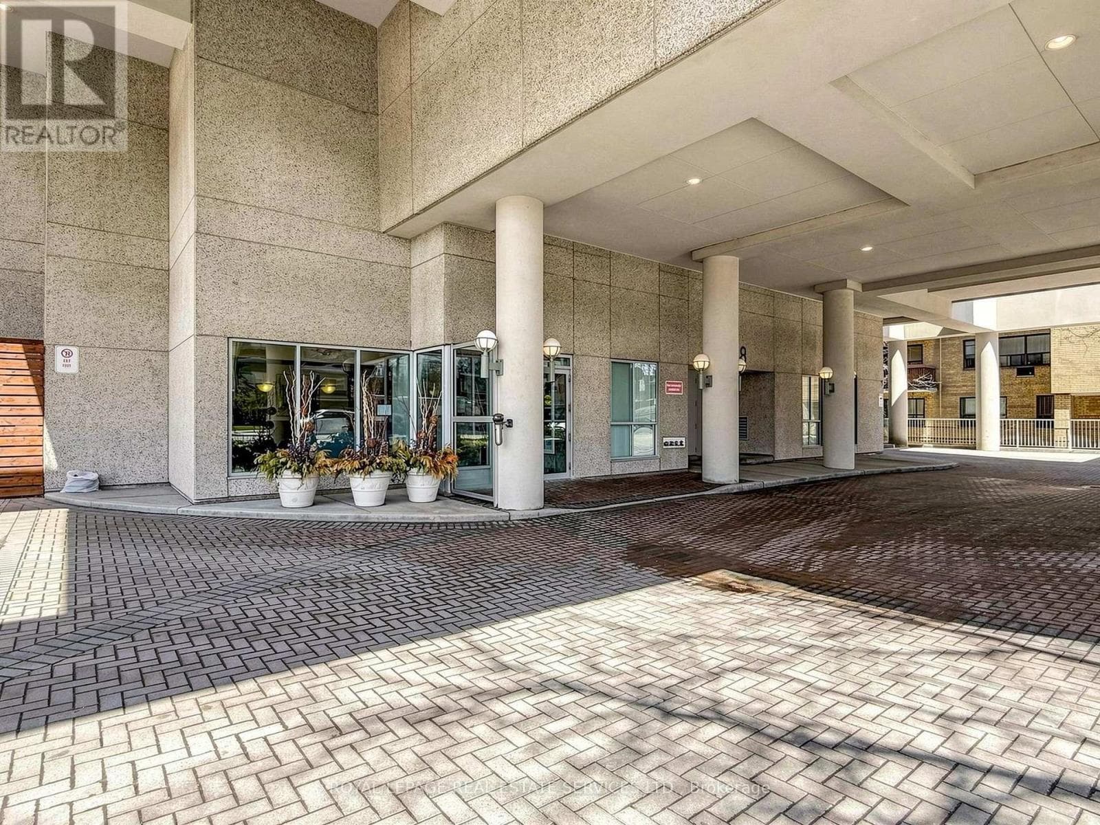 203 - 398 EGLINTON AVENUE photo 4