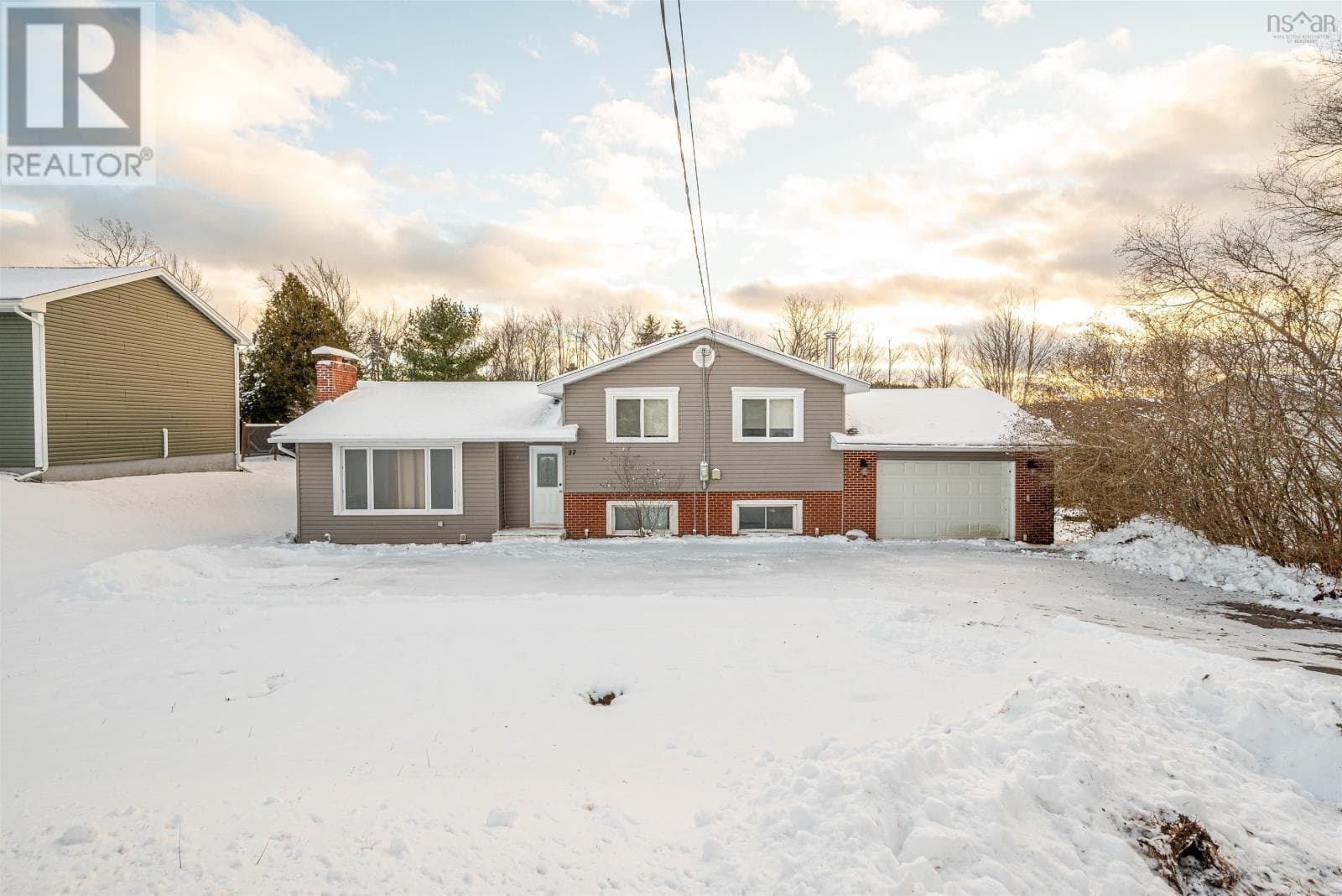 27 Grove Avenue photo 2