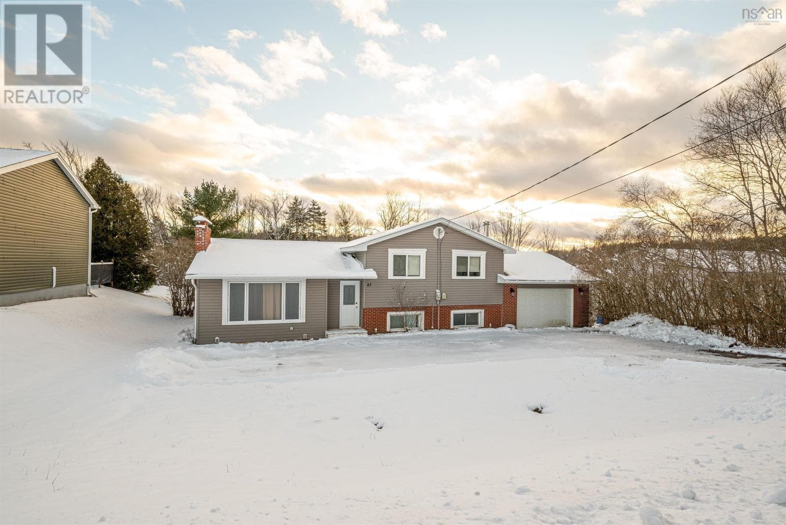 27 Grove Avenue photo 3