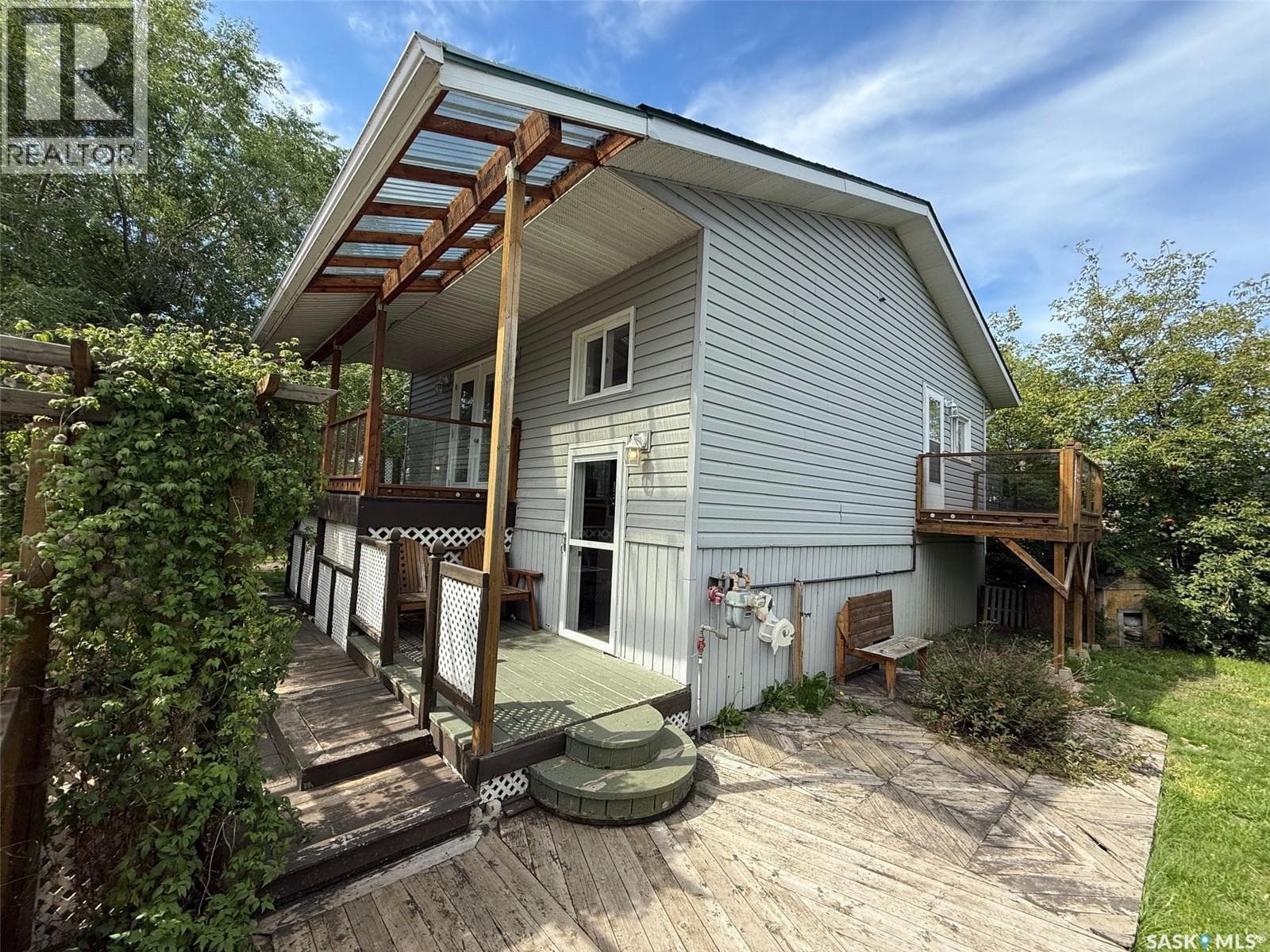 992 Terry STREET photo 2