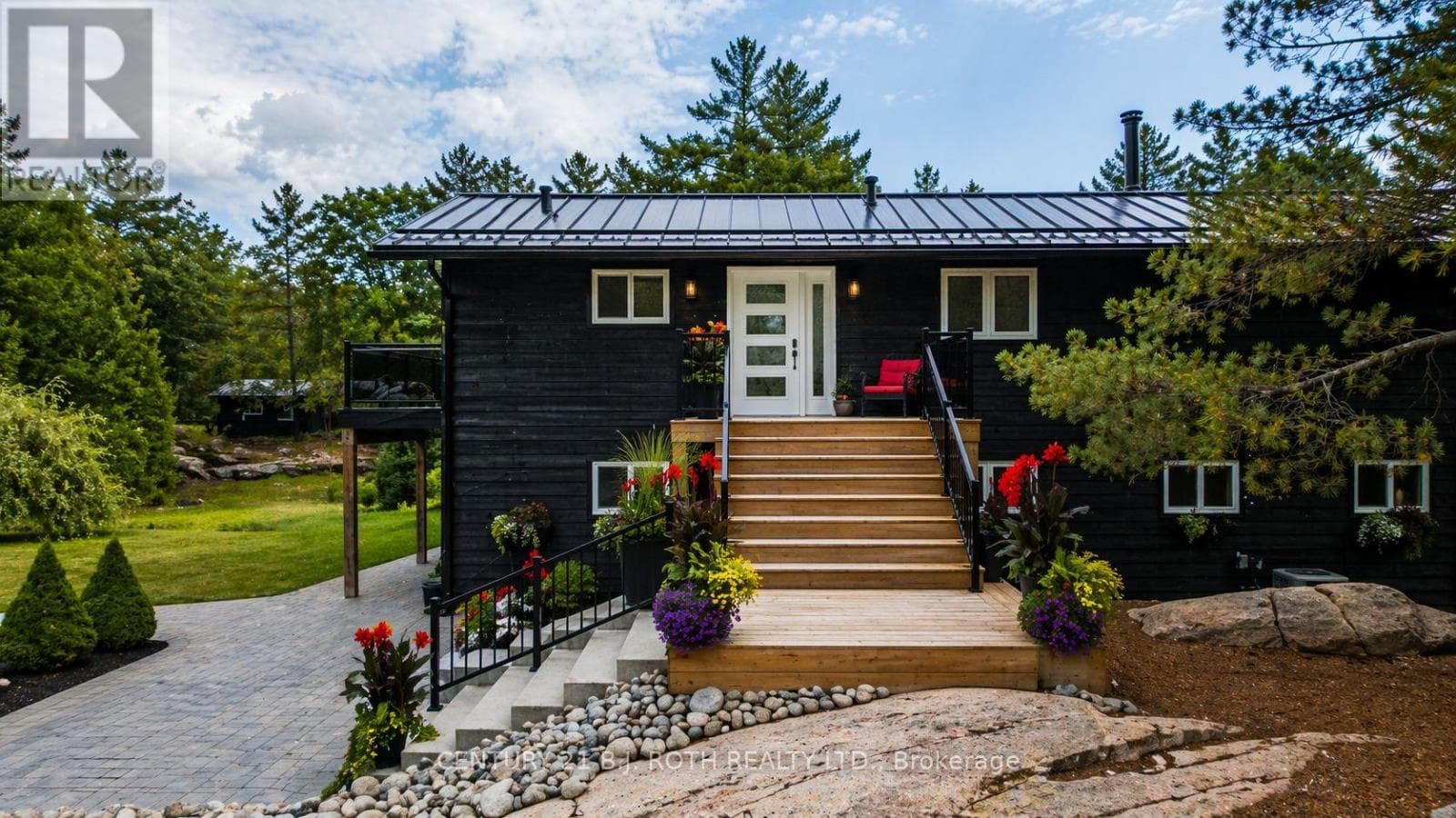3193 MUSKOKA STREET photo 2