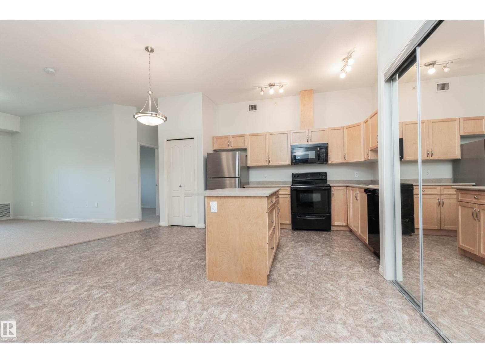 #417 105 WEST HAVEN DR photo 3