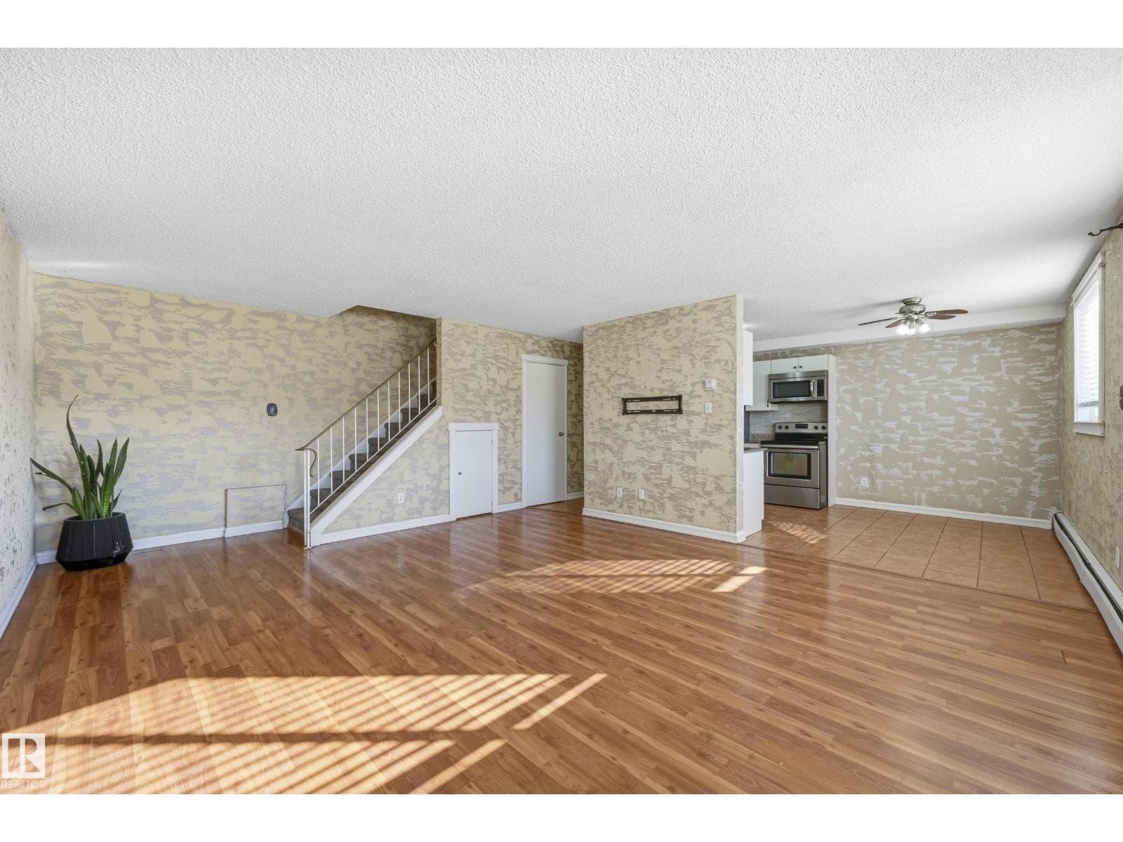 #109 14530 52 ST NW photo 2