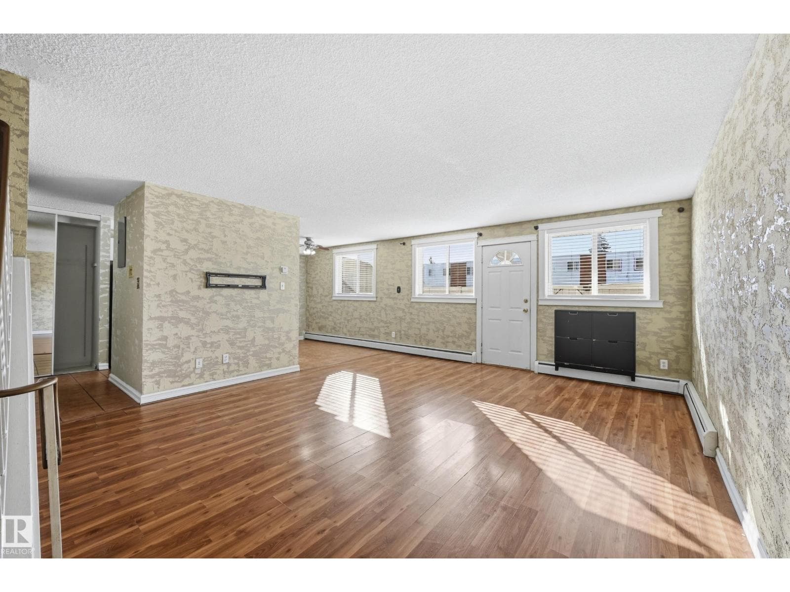 #109 14530 52 ST NW photo 3