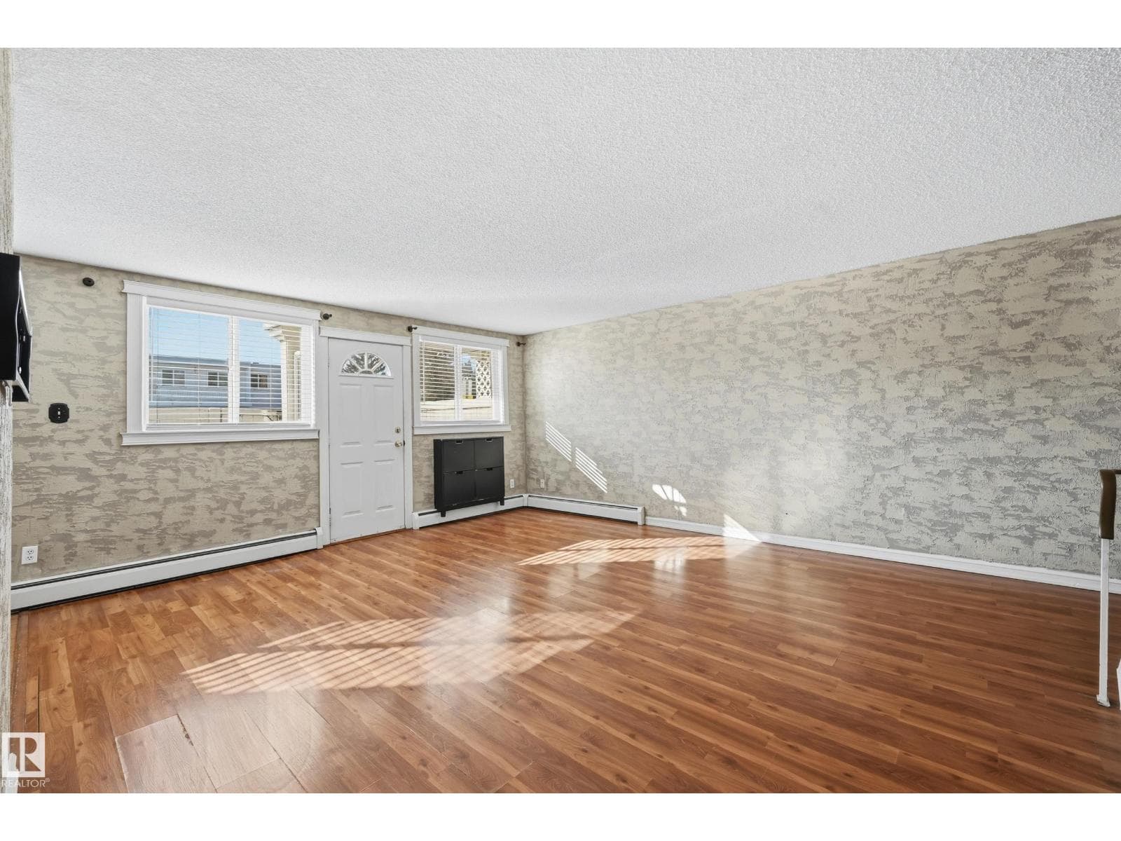 #109 14530 52 ST NW photo 4
