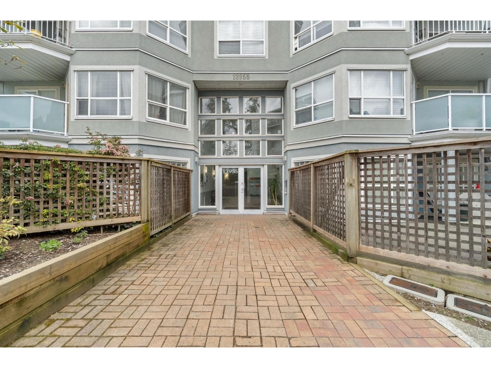 405 13955 LAUREL DRIVE photo 2