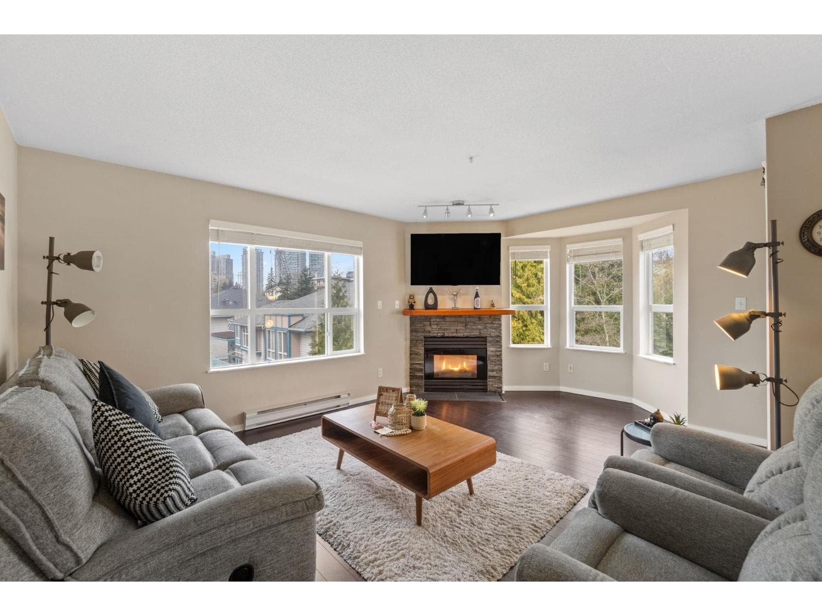 405 13955 LAUREL DRIVE photo 4