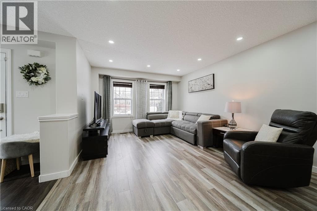 214 SNYDERS Road E Unit# 2 photo 4