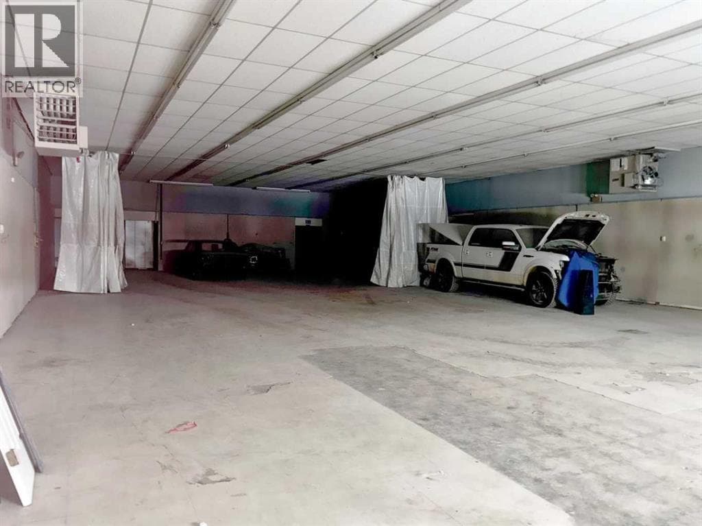 5015 49 Street photo 3