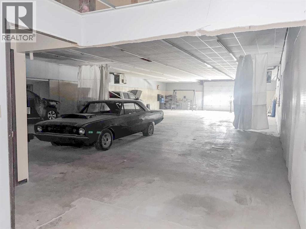 5015 49 Street photo 2