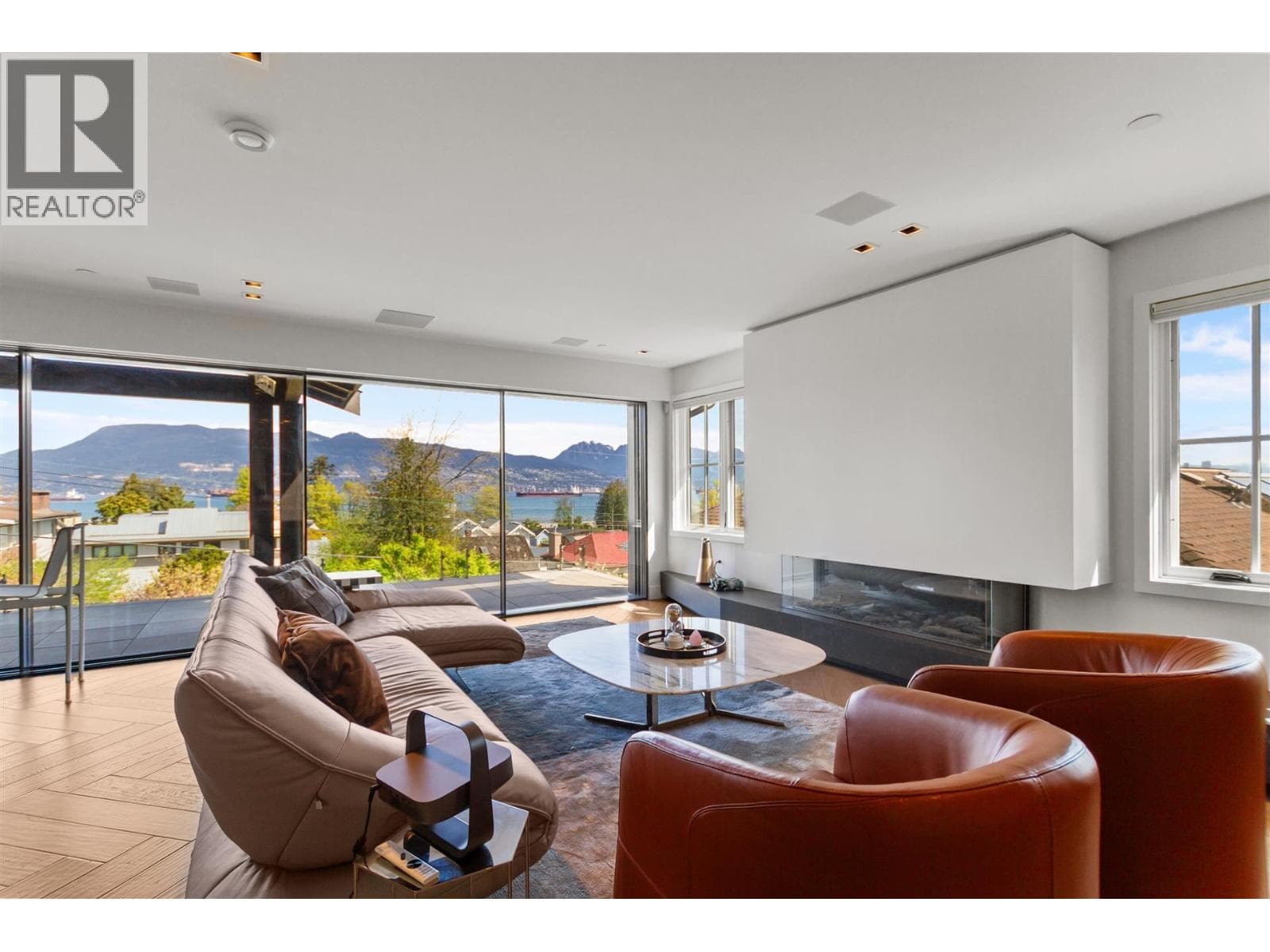 4546 LANGARA AVENUE photo 3