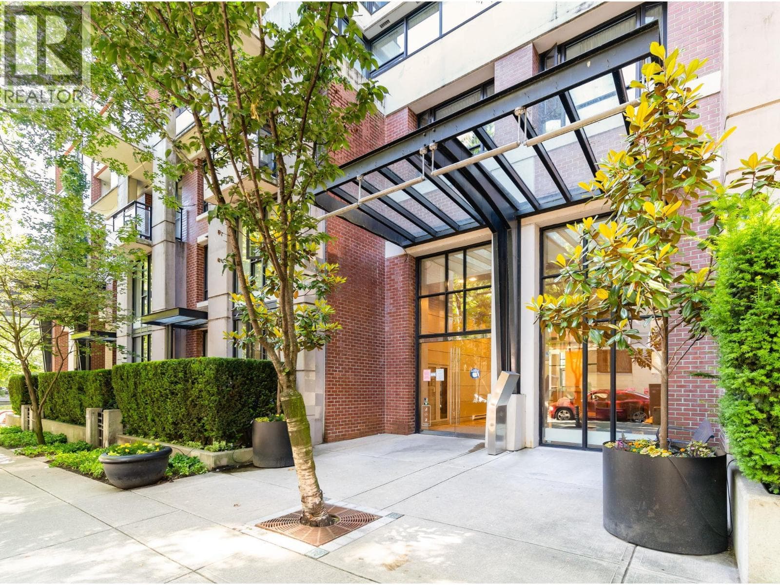 1 bed 1 bath single family at 502 977 MAINLAND STREET — $549,900
