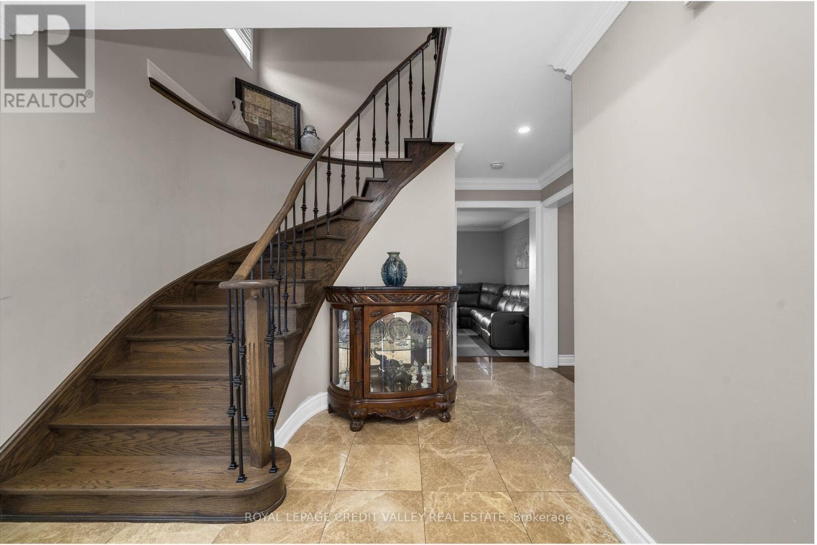 49 PRINCETON TERRACE photo 3