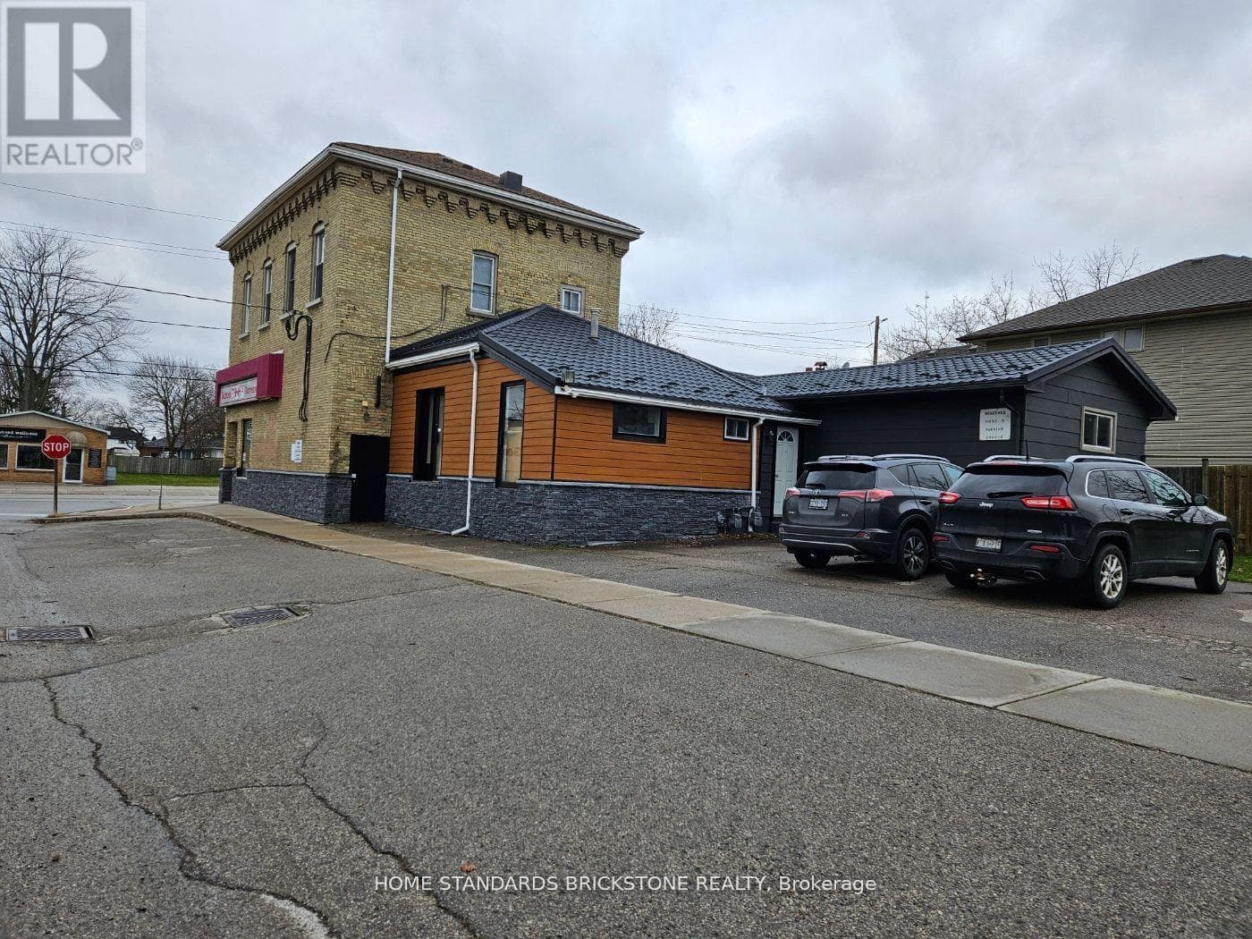14110 BEMONT ROAD E photo 2