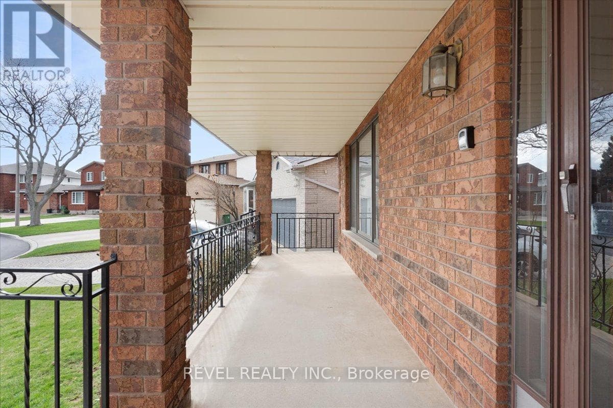 18 MARCEL PLACE photo 3