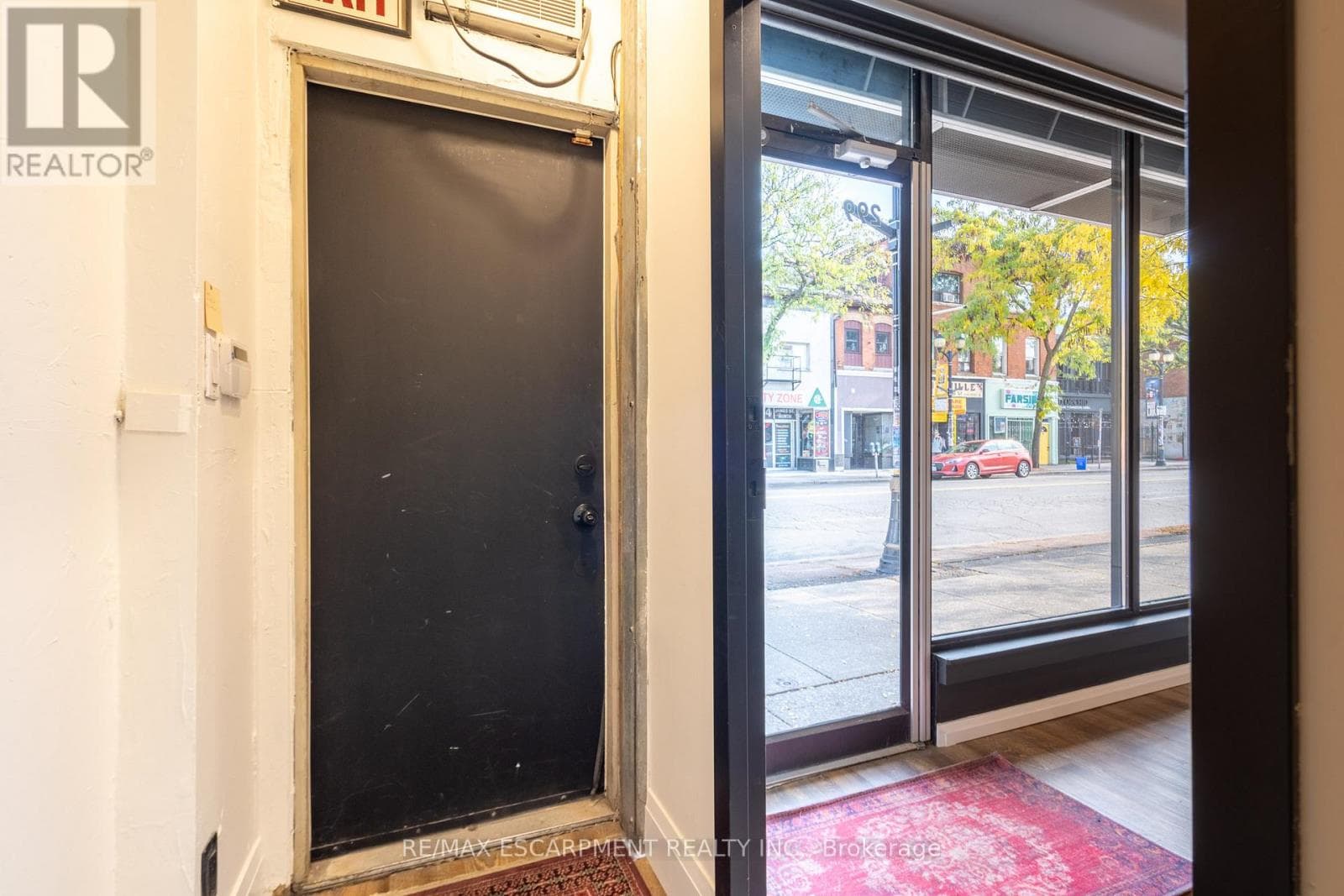 299 JAMES STREET N photo 5