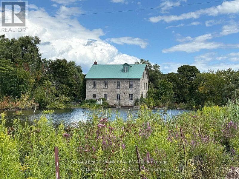 9 POND STREET photo 3