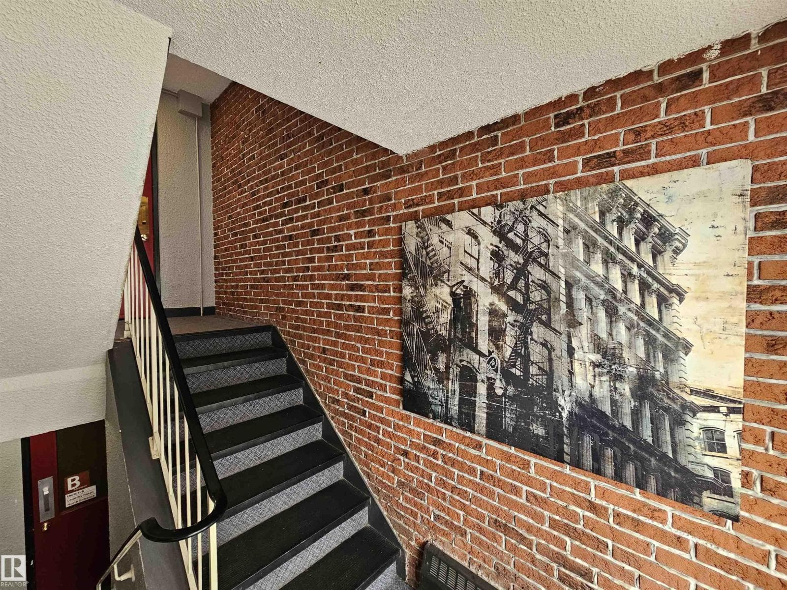 #8 10616 123 ST NW photo 3