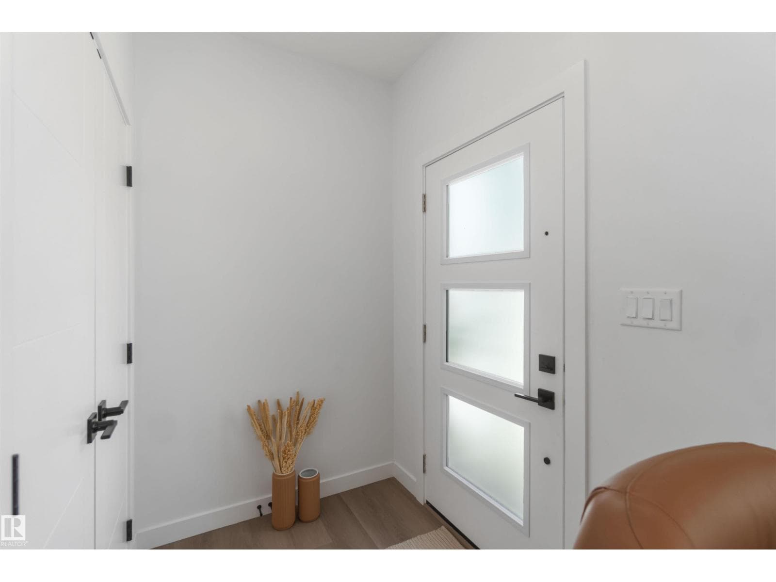 124 28 ST SW — photo 3