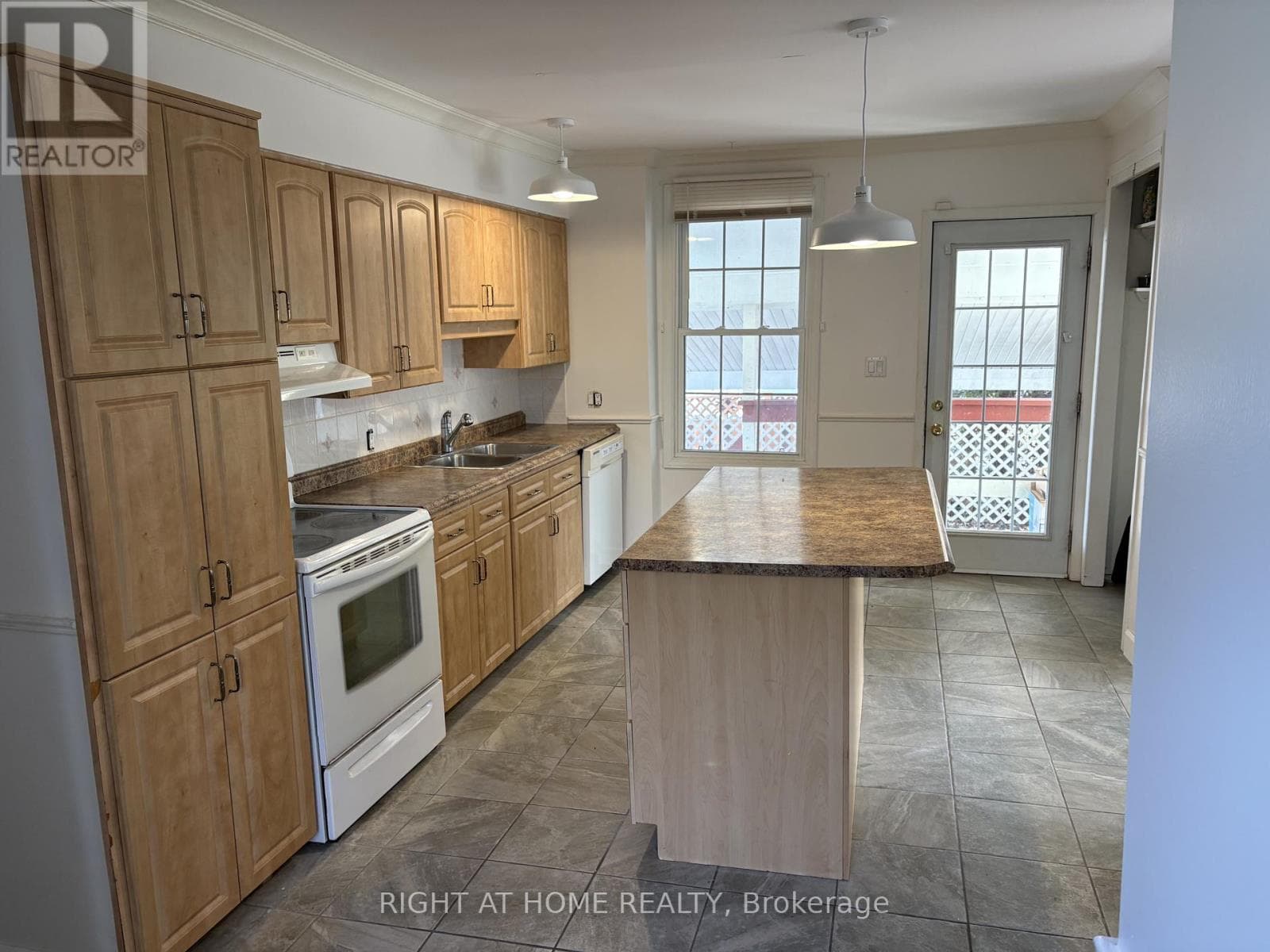 9 MAUD STREET photo 2