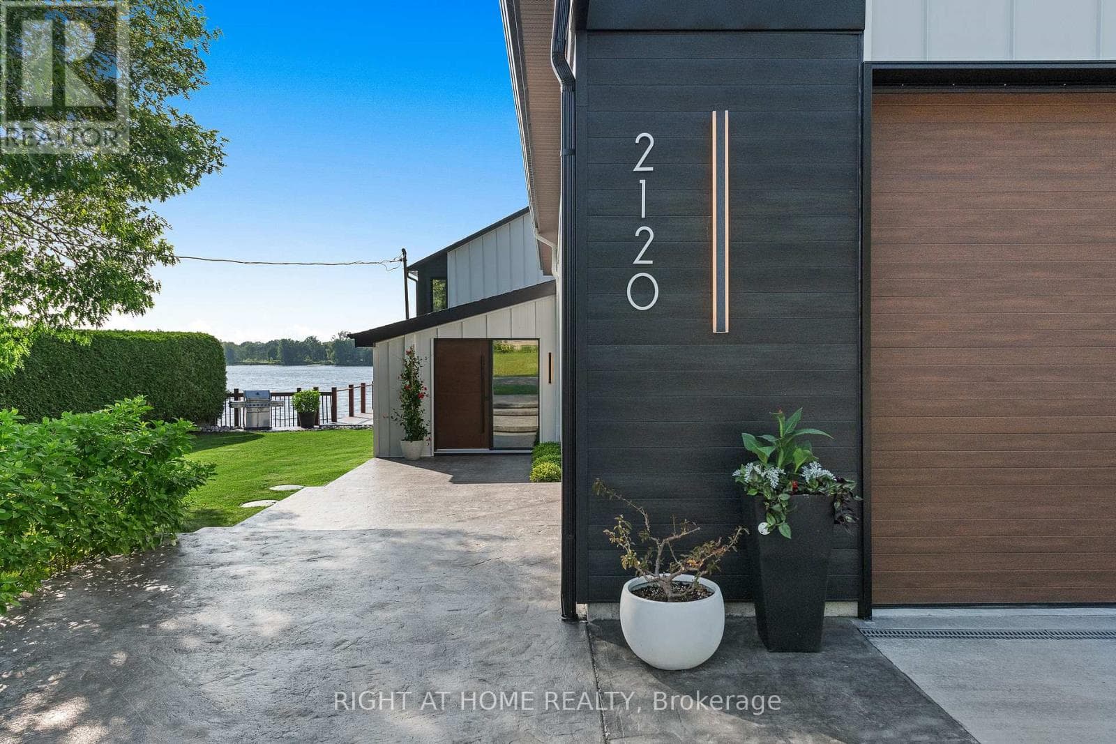 2120 DU CHATEAU AVENUE photo 3