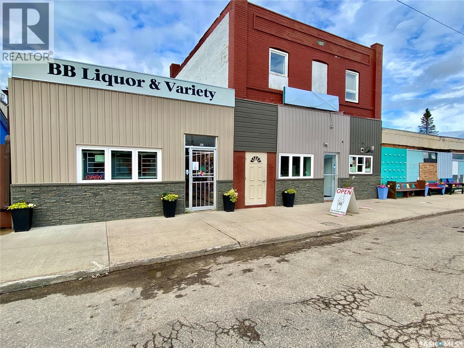business at 106 Vincent AVENUE E — $400,000