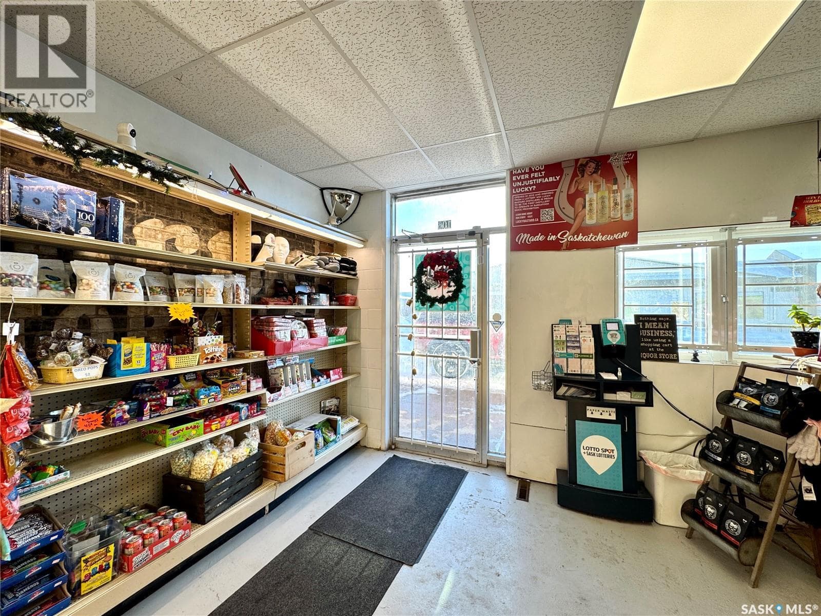 106 Vincent AVENUE E photo 3