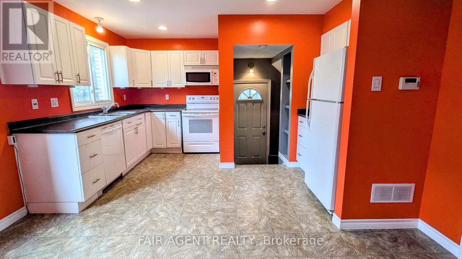 1502 BECKWORTH AVENUE photo 4
