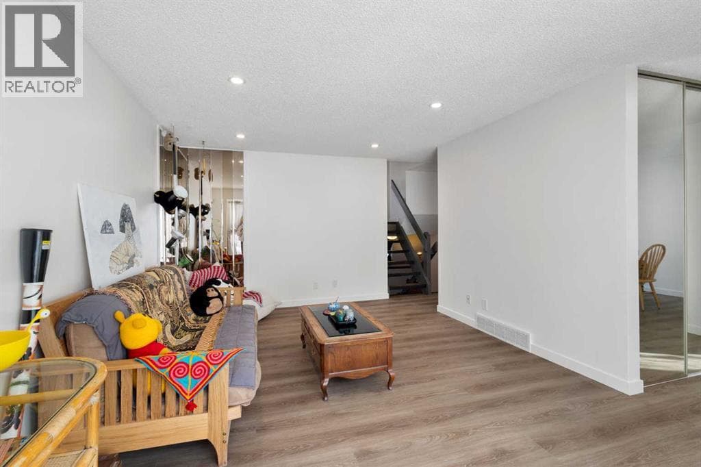 95 Beddington Way NE photo 4